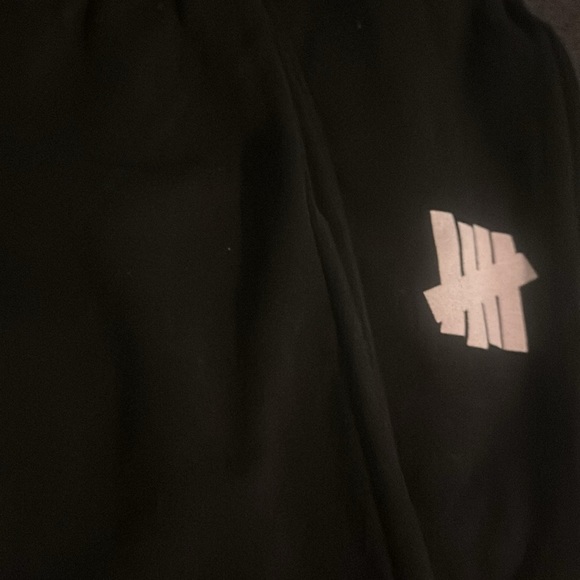 NWOT Men’s Undefeated  logo Sweatpants size M - Picture 9 of 9